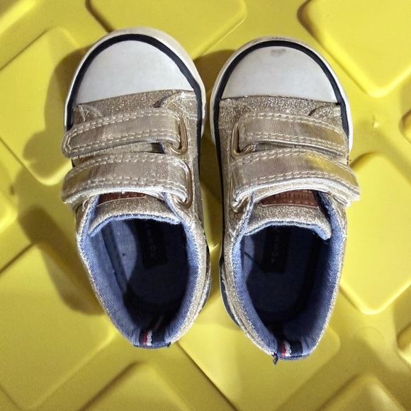 Toddler Shoes - size 5 - Picture 3 of 6